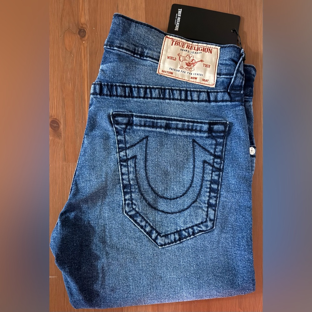 True Religion Men’s denim shorts with Horseshoe Stitching(brand new)